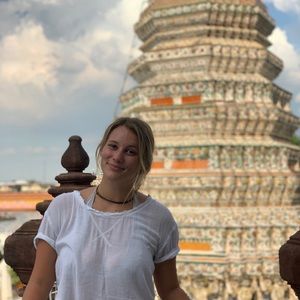 Meet your Posher, Elizabeth